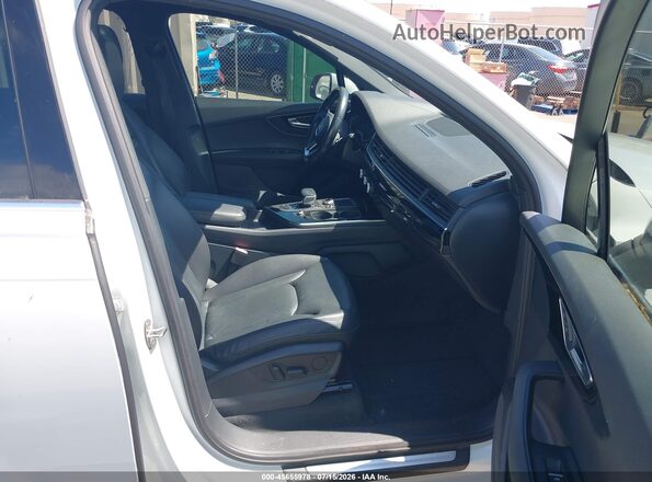 WA1AHAF7XHD059420 2017 AUDI Q7 White Вид салону спереду