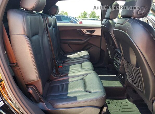 WA1AHAF7XJD041957 2018 AUDI Q7 Black Vista de los asientos traseros