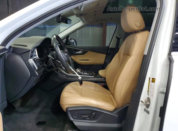 WA1AJAF79MD010062 2021 AUDI Q7 White წინა სალონის ხედი