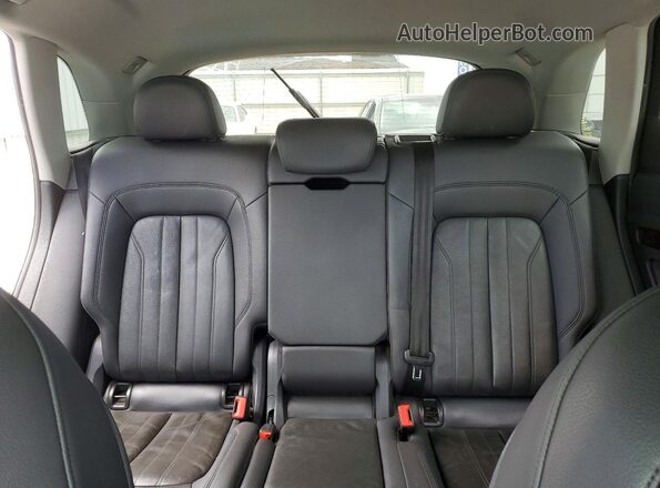 WA1ANAFY4K2132365 2019 AUDI Q5 White Widok tylnych siedzeń