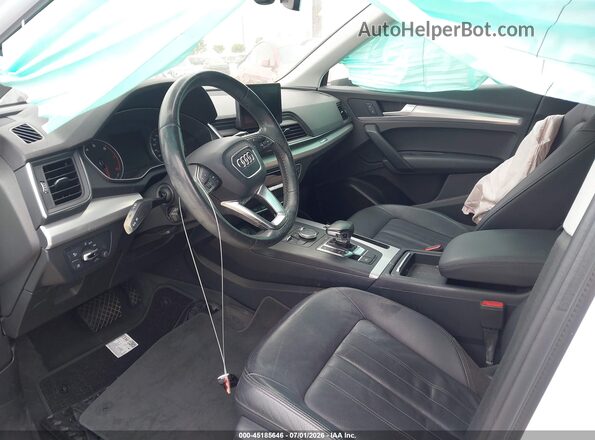 WA1ANAFY5J2023010 2018 AUDI Q5 White Front interior view