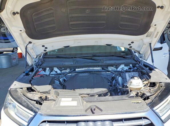 WA1ANAFY6J2014509 2018 AUDI Q5 White Вид задньої частини салону