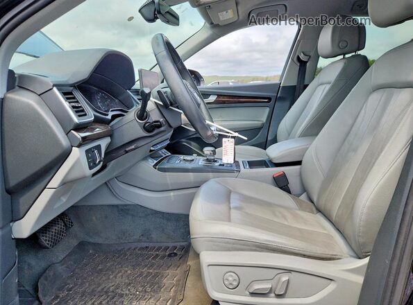 WA1ANAFY6K2110450 2019 AUDI Q5 Black Widok wnętrza z przodu