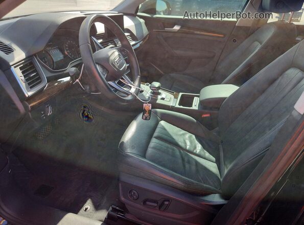 WA1ANAFY7L2009743 2020 AUDI Q5 Charcoal Front interior view
