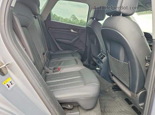 WA1ANAFY9K2054892 2019 AUDI Q5 Gray Rear interior view
