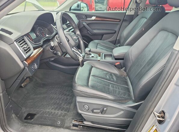 WA1ANAFY9K2054892 2019 AUDI Q5 Gray Front interior view