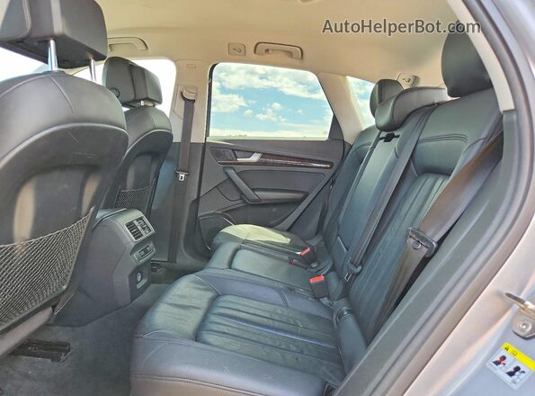 WA1ANAFYXJ2195419 2018 AUDI Q5 Silver Rear interior view