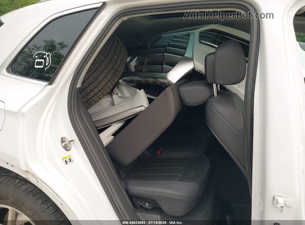 WA1ANAFYXK2086556 2019 AUDI Q5 White VIN sticker view