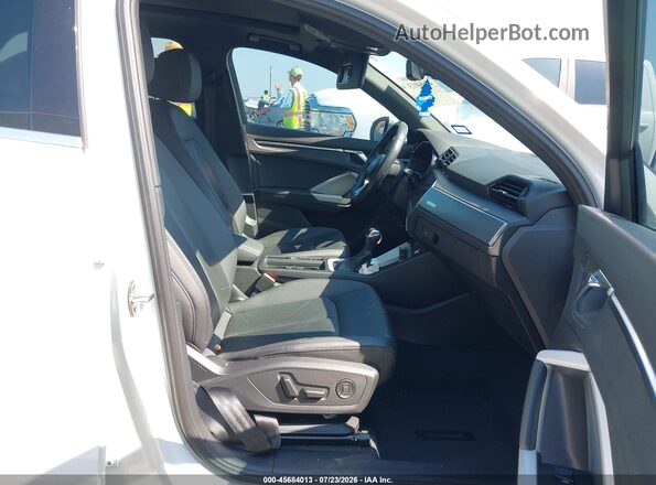 WA1AUCF34N1008111 2022 AUDI Q3 Белый Вид салона спереди