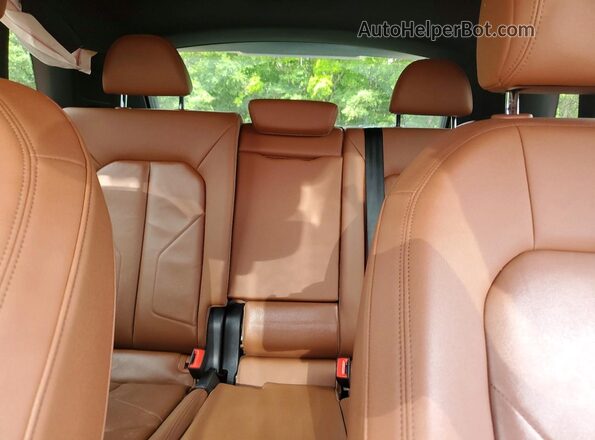 WA1AUCF38N1005826 2022 AUDI Q3 Red Вид задніх сидінь