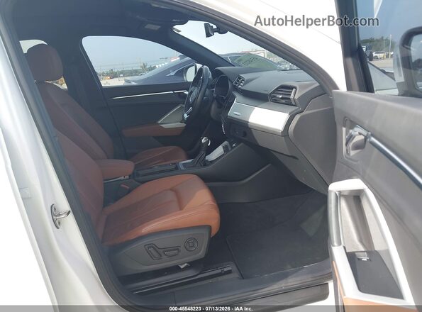 WA1AUCF3XM1072166 2021 AUDI Q3 Бежевый Вид салона спереди