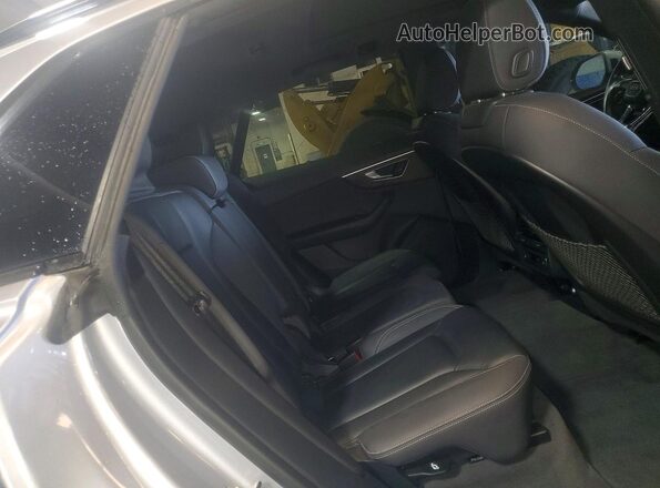 WA1AVAF11KD017312 2019 AUDI Q8 Silver Вид задньої частини салону