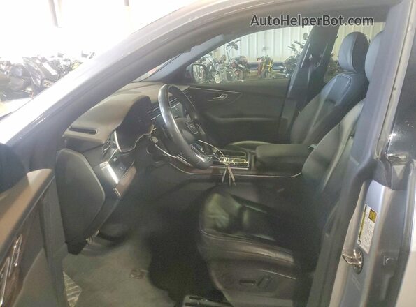 WA1AVAF11KD017312 2019 AUDI Q8 Silver Вид салону спереду