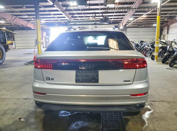 WA1AVAF11KD017312 2019 AUDI Q8 Silver Вид ззаду