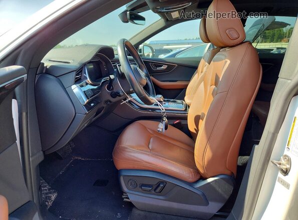 WA1AVAF16KD021808 2019 AUDI Q8 White Widok wnętrza z przodu