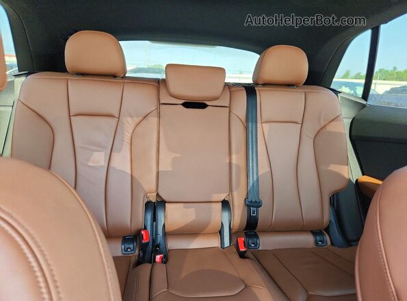 WA1AVAF16KD021808 2019 AUDI Q8 White Widok tylnych siedzeń