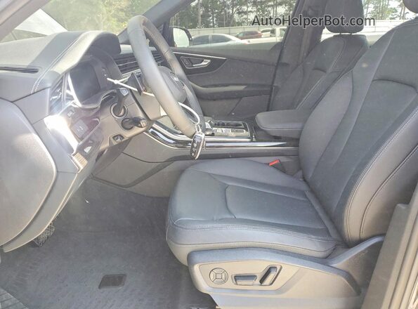 WA1AVBF78SD031752 2025 AUDI Q7 Black Вид салону спереду