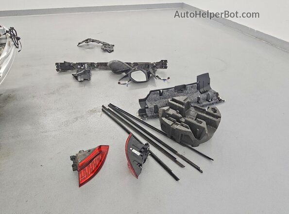 WA1AWBF10PD033978 2023 AUDI SQ8 Gray Vista de la etiqueta del VIN