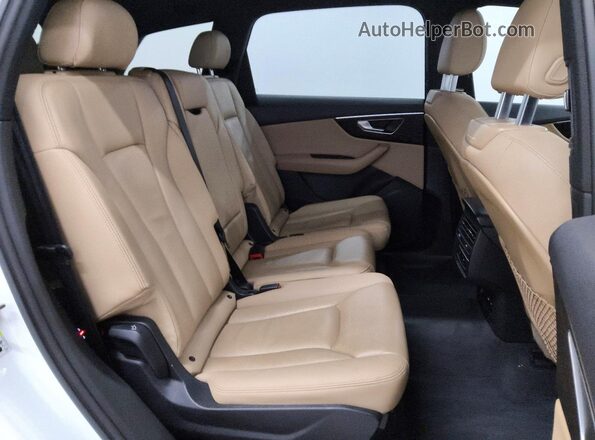 WA1AXAF71MD037755 2021 AUDI Q7 White უკანა სალონის ხედი