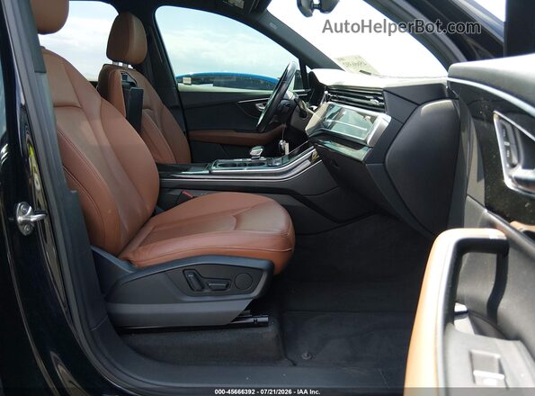 WA1AXAF72MD033567 2021 AUDI Q7 Black Front interior view