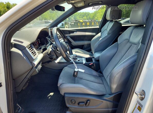 WA1B4AFY3K2026898 2019 AUDI SQ5 White Front interior view