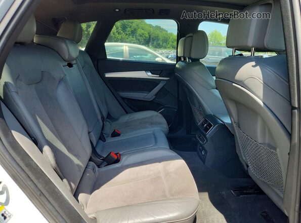 WA1B4AFY3K2026898 2019 AUDI SQ5 White Rear seats view