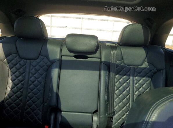 WA1B4AFY5K2070661 2019 AUDI SQ5 Gray Rear seats view