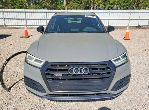 WA1B4AFY5K2070661 2019 AUDI SQ5 Gray Front view