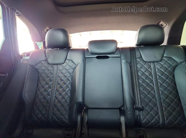 WA1B4AFYXL2068664 2020 AUDI SQ5 Gray Rear seats view