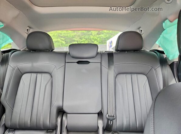 WA1BAAFY0M2045002 2021 AUDI Q5 White Vista de los asientos traseros