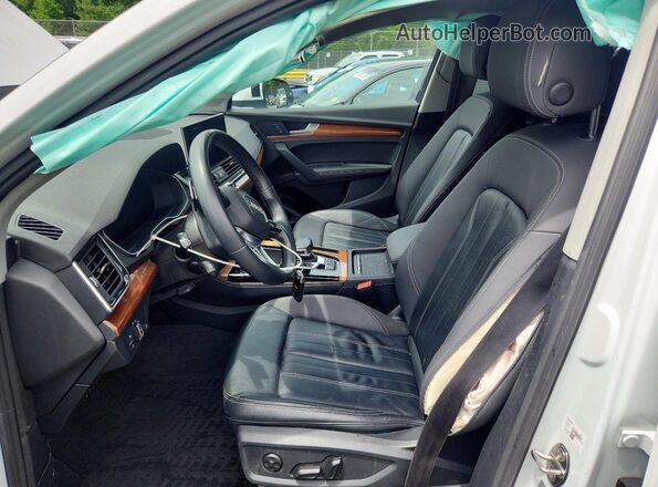 WA1BAAFY0M2045002 2021 AUDI Q5 White Vista interior delantera