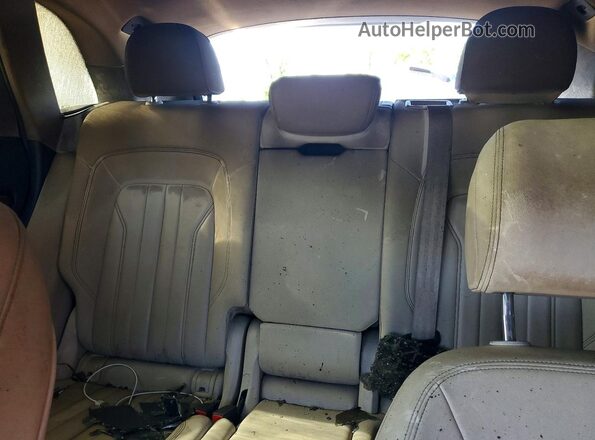 WA1BAAFY0M2051298 2021 AUDI Q5 White Widok tylnych siedzeń