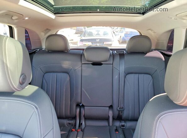 WA1BAAFY2M2020215 2021 AUDI Q5 White Вид задніх сидінь
