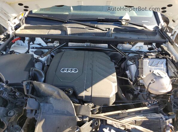 WA1BAAFY2M2020215 2021 AUDI Q5 White Вид підкапотного простору