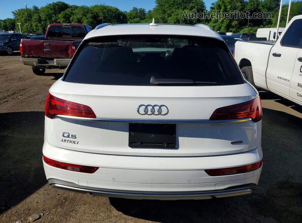 WA1BAAFY2M2020215 2021 AUDI Q5 White Вид ззаду