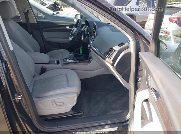WA1BAAFY2M2127412 2021 AUDI Q5 Gray Front interior view