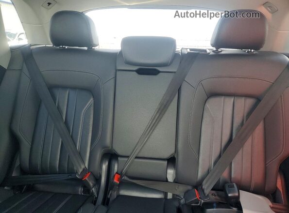 WA1BAAFY5M2019351 2021 AUDI Q5 White Vista de los asientos traseros