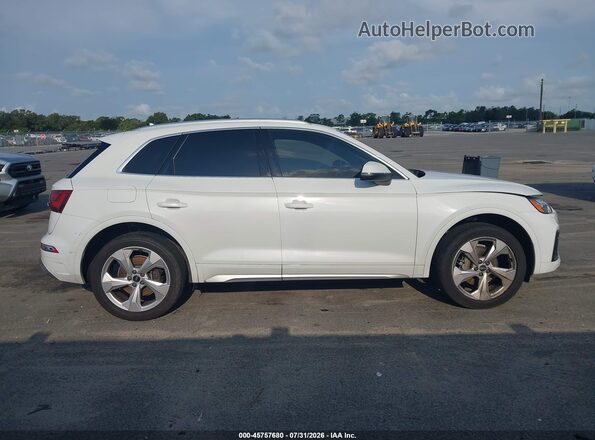 WA1BAAFY5M2038451 2021 AUDI Q5 White Սալոնի հետևի տեսք