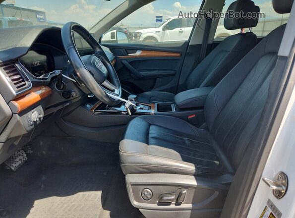 WA1BAAFY8M2023068 2021 AUDI Q5 White Вид салону спереду