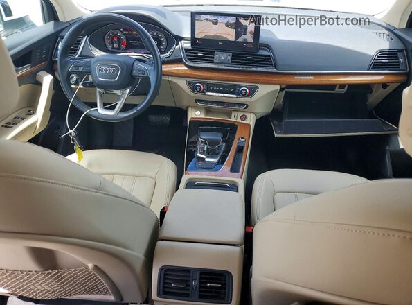 WA1BAAFY8M2140326 2021 AUDI Q5 White Առջևի վահանակի տեսք
