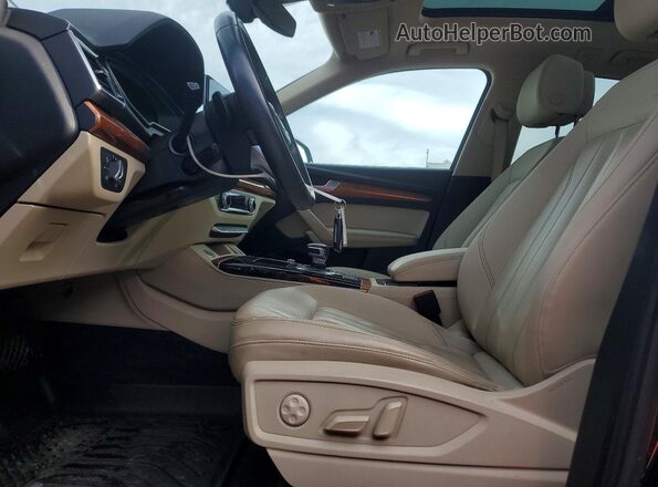 WA1BAAFY9M2125091 2021 AUDI Q5 Черный Вид салона спереди