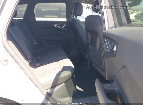 WA1BCBFZ3PP005917 2023 AUDI Q4 Gray VIN კოდის სტიკერის ხედი