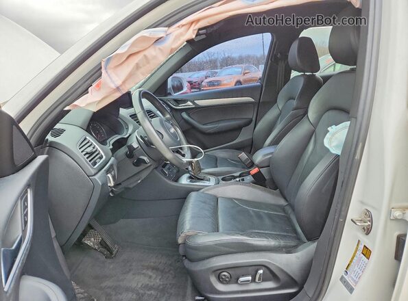 WA1BCCFS0JR007600 2018 AUDI Q3 White Front interior view