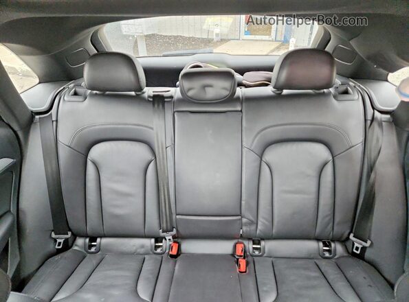 WA1BCCFS0JR007600 2018 AUDI Q3 White Rear seats view