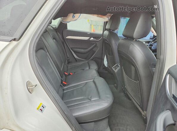 WA1BCCFS0JR007600 2018 AUDI Q3 White Rear interior view