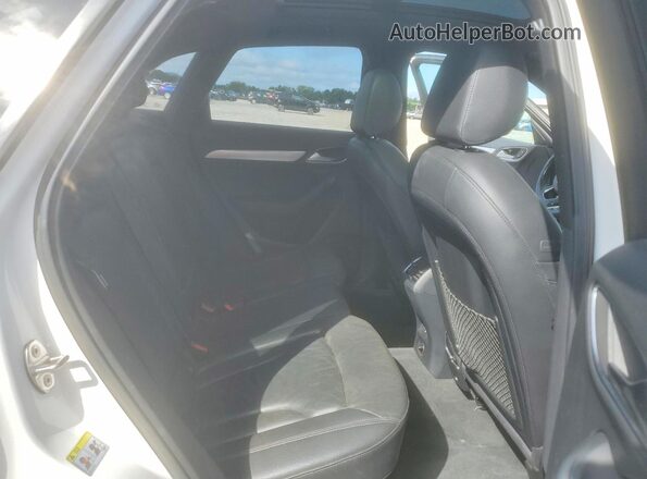 WA1BCCFS0JR034697 2018 AUDI Q3 White Widok wnętrza z tyłu