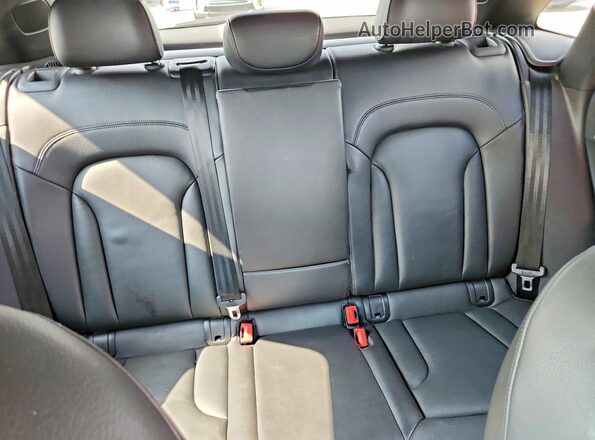 WA1BCCFS0JR035168 2018 AUDI Q3 White Vista de los asientos traseros