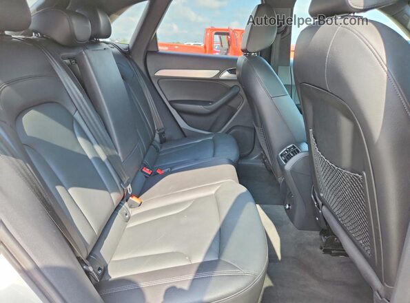 WA1BCCFS0JR035168 2018 AUDI Q3 White Vista interior trasera