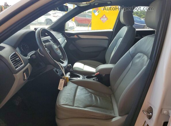 WA1BCCFS5JR023727 2018 AUDI Q3 Белый Вид салона спереди