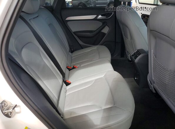 WA1BCCFS5JR023727 2018 AUDI Q3 Белый Вид задней части салона